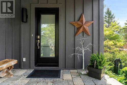 Come on in - see it, feel it, live it! - 19 Trails End, Collingwood, ON 