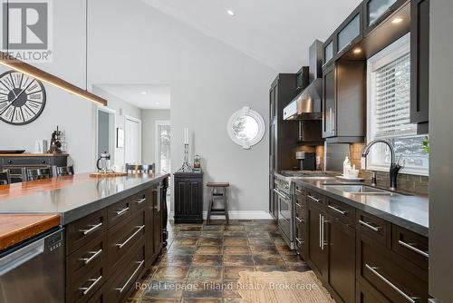 Love to cook?  This workspace is super efficient - 19 Trails End, Collingwood, ON 
