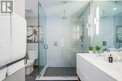 Heated floors, towel warmer & frameless shower - 