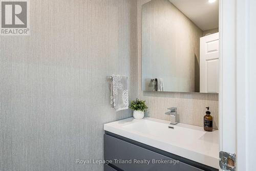 Recently updated main floor powder room - 19 Trails End, Collingwood, ON 