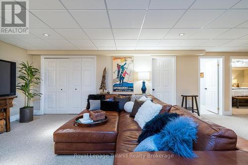 Pot lights, newer carpet & ample storage here - 19 Trails End, Collingwood, ON 