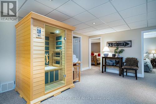 Unwind in the infrared sauna after skiing - 19 Trails End, Collingwood, ON 