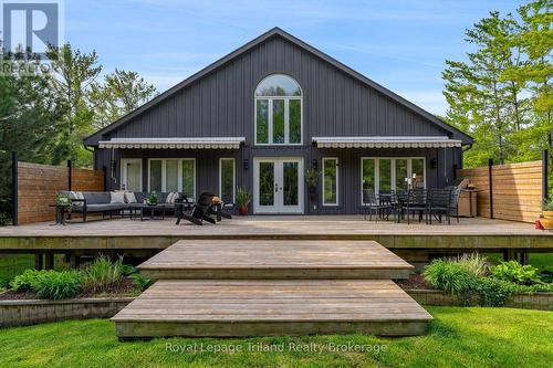 860 SF deck spans entire width of the home! - 19 Trails End, Collingwood, ON 