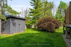 Gated access to the fenced backyard - 