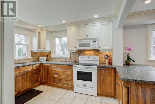 716 Cameron Court, Mississauga, ON - Indoor Photo Showing Kitchen