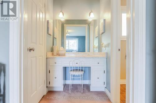 built in vanity and walk in closet - 716 Cameron Court, Mississauga, ON - Indoor