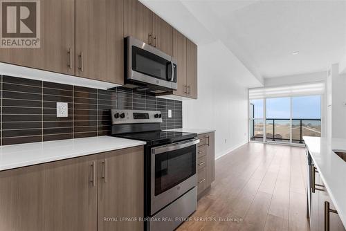 612 - 550 North Service Road N, Grimsby, ON - Indoor Photo Showing Kitchen With Stainless Steel Kitchen
