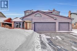 25 FOX HUNT AVENUE  Ottawa, ON K1V 0B1