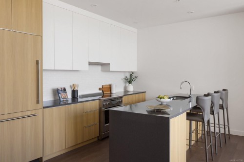 #401-9570 Fifth St, Sidney, BC - Indoor Photo Showing Kitchen