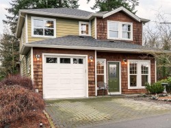 12-4530 Pipeline Rd  Saanich, BC V8Z 7Y6