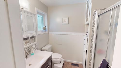 1857 Harris Road, Cranbrook, BC - Indoor Photo Showing Bathroom