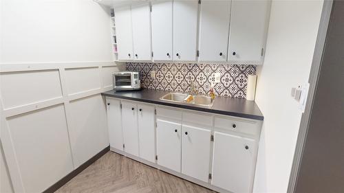 1857 Harris Road, Cranbrook, BC - Indoor Photo Showing Kitchen With Double Sink