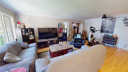 1857 Harris Road, Cranbrook, BC - Indoor Photo Showing Living Room