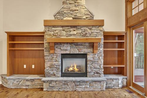 111-1910 Capistrano Drive, Kelowna, BC - Indoor With Fireplace