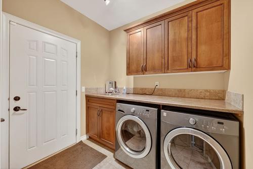 111-1910 Capistrano Drive, Kelowna, BC - Indoor Photo Showing Laundry Room