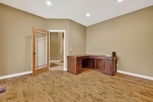 111-1910 Capistrano Drive, Kelowna, BC - Indoor Photo Showing Other Room