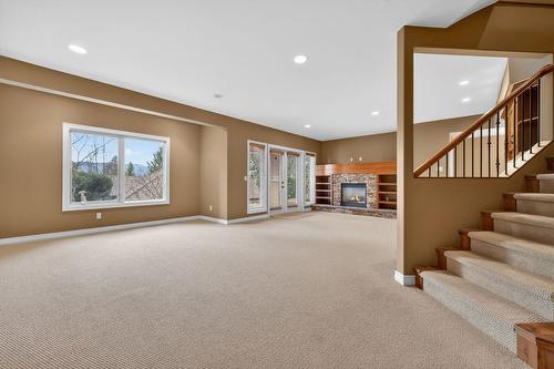111-1910 Capistrano Drive, Kelowna, BC - Indoor Photo Showing Other Room