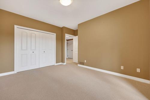 111-1910 Capistrano Drive, Kelowna, BC - Indoor Photo Showing Other Room