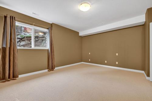 111-1910 Capistrano Drive, Kelowna, BC - Indoor Photo Showing Other Room
