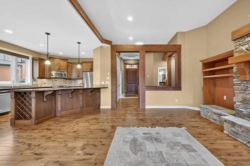111-1910 Capistrano Drive, Kelowna, BC - Indoor Photo Showing Kitchen With Upgraded Kitchen