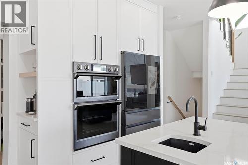139 Woolf Bend, Saskatoon, SK - Indoor Photo Showing Kitchen With Upgraded Kitchen