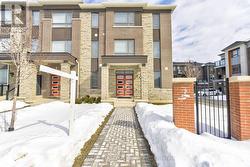 2 SUMMER WIND LANE  Brampton, ON L7A 0B6