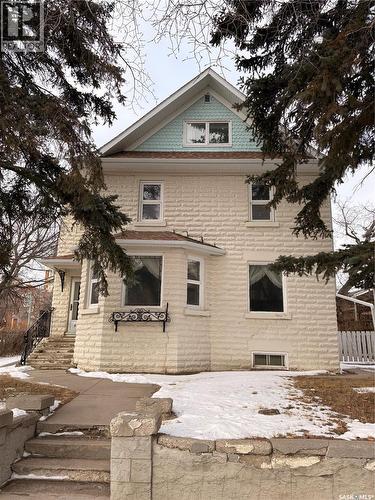 1102 Grafton AVENUE  Moose Jaw, SK S6H 3S5
