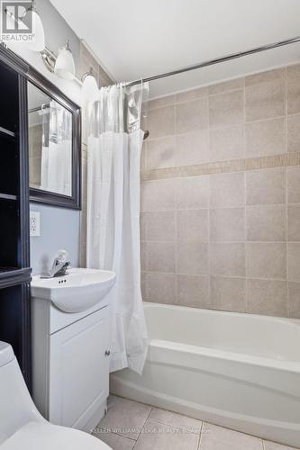 36 Blair Avenue, Hamilton, ON - Indoor Photo Showing Bathroom