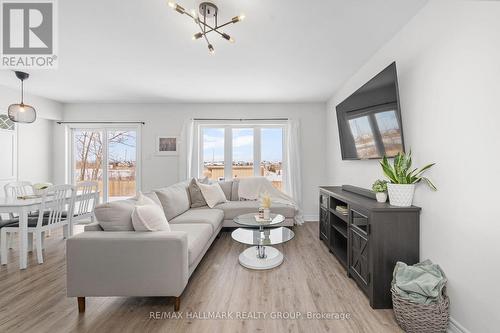 71 Mcphail Road, Carleton Place, ON - Indoor Photo Showing Living Room