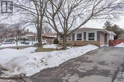 1370 ROYLEN ROAD  Oakville, ON L6H 1V4