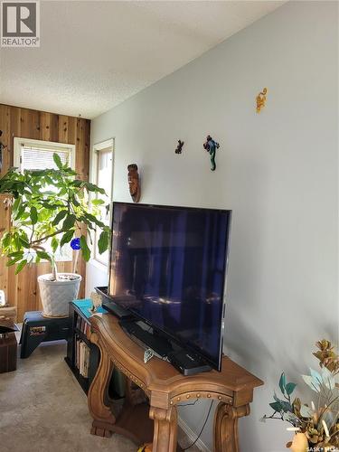 529 6Th Avenue E, Assiniboia, SK - Indoor With Fireplace