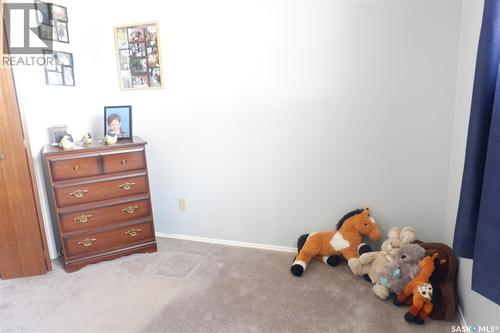 529 6Th Avenue E, Assiniboia, SK - Indoor