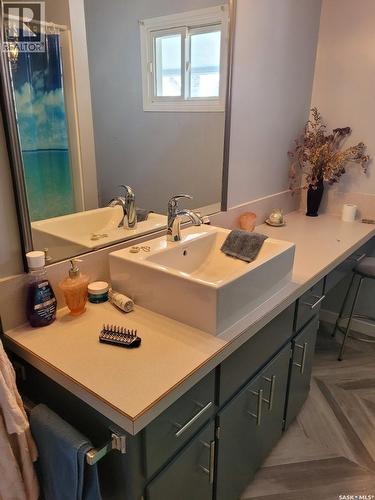 529 6Th Avenue E, Assiniboia, SK - Indoor Photo Showing Other Room