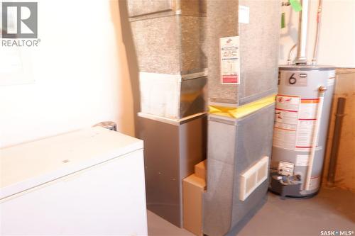 529 6Th Avenue E, Assiniboia, SK - Indoor Photo Showing Basement