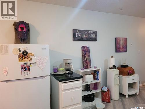 529 6Th Avenue E, Assiniboia, SK - Indoor Photo Showing Other Room