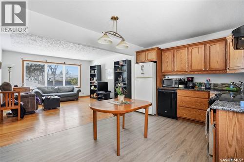 3117 Inver Crescent E, Regina, SK - Indoor Photo Showing Kitchen