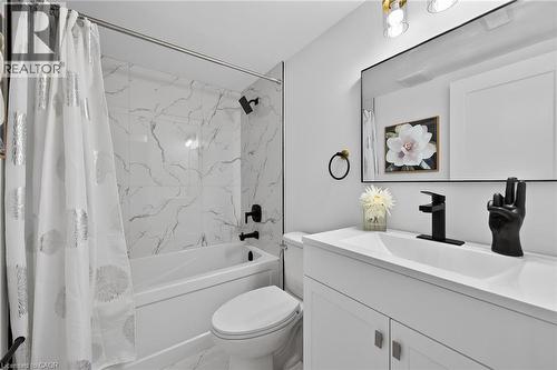 74 Victor Boulevard, Hamilton, ON - Indoor Photo Showing Bathroom
