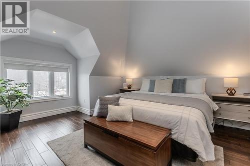 8 Mapleside Avenue, Hamilton, ON - Indoor Photo Showing Bedroom