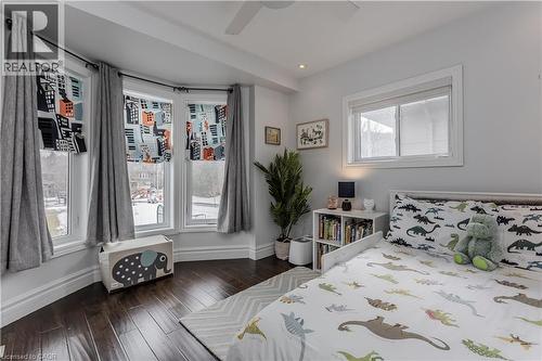 8 Mapleside Avenue, Hamilton, ON - Indoor Photo Showing Bedroom