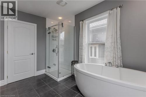 8 Mapleside Avenue, Hamilton, ON - Indoor Photo Showing Bathroom