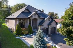 4 SNOWSHOE TRAIL Barrie, ON L4N 7Z1