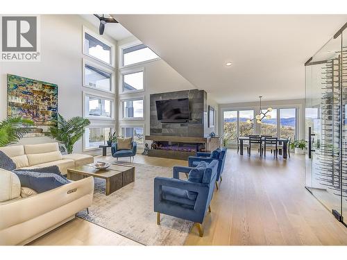 5442 Upper Mission Drive, Kelowna, BC - Indoor Photo Showing Living Room With Fireplace