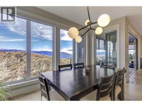 5442 Upper Mission Drive, Kelowna, BC - Indoor Photo Showing Dining Room