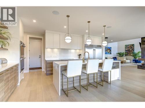 5442 Upper Mission Drive, Kelowna, BC - Indoor Photo Showing Kitchen With Upgraded Kitchen