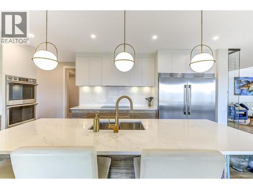5442 Upper Mission Drive, Kelowna, BC - Indoor Photo Showing Kitchen With Upgraded Kitchen