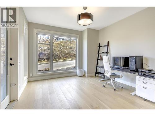 5442 Upper Mission Drive, Kelowna, BC - Indoor