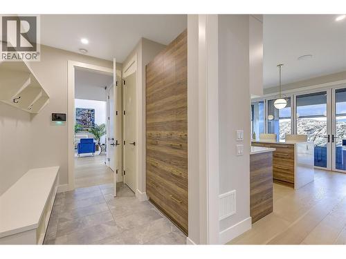 5442 Upper Mission Drive, Kelowna, BC - Indoor Photo Showing Other Room