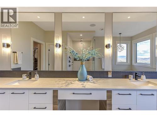 5442 Upper Mission Drive, Kelowna, BC - Indoor Photo Showing Bathroom