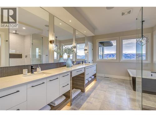 5442 Upper Mission Drive, Kelowna, BC - Indoor Photo Showing Bathroom