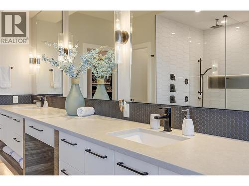 5442 Upper Mission Drive, Kelowna, BC - Indoor Photo Showing Bathroom